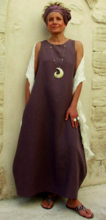 Викрійки СУКНІ-МАКСІ З ЛЬОНУ   Максі-плаття з круглою, трохи розширеної, горловиною, бокові шви в області низу скошені, що додає платтю оригінальність