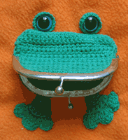 І остання іграшка - жаба
