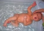 Техніка купання новонародженого