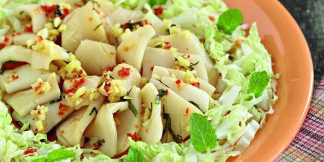Тайський салат з кальмарами
