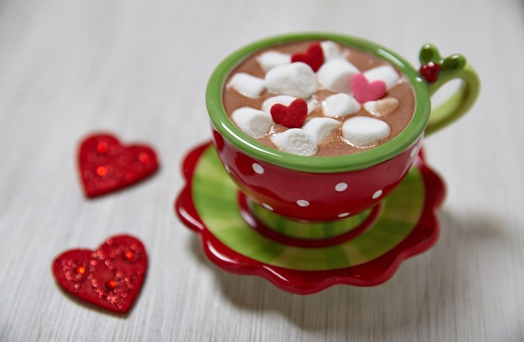 Гарячий шоколад - неймовірний напій для закоханих, який може приємно здивувати вашого коханого з ранку 14-го лютого