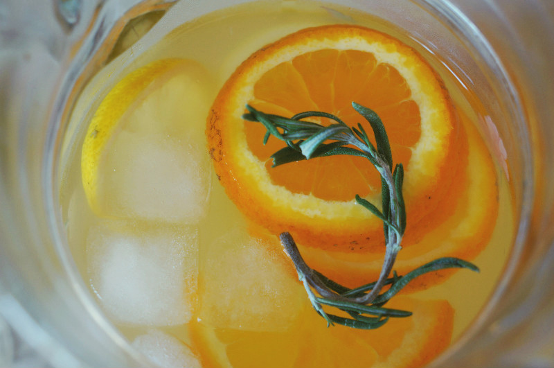 Апельсиновий лимонад із заморожених фруктів