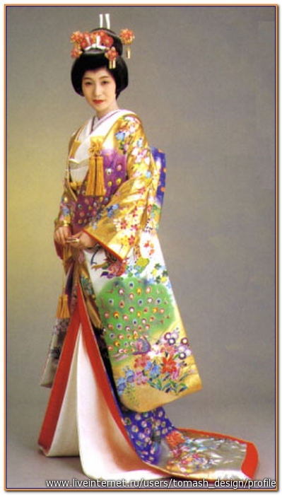 Незважаючи на занепад індивідуального інтересу до японського традиційного костюму, його продовжують використовувати як робочий костюм або форму ряд громадських і релігійних організацій