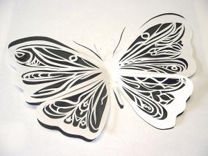 Ще один варіант - метелик з паперу своїми руками в техніці витинанки