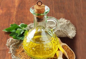 У складі олії з насіння гірчиці, як і в багатьох інших рослинних оліях, містяться жирні кислоти, частина з них - це омега-3 і омега-6, користь яких для організму неоціненна